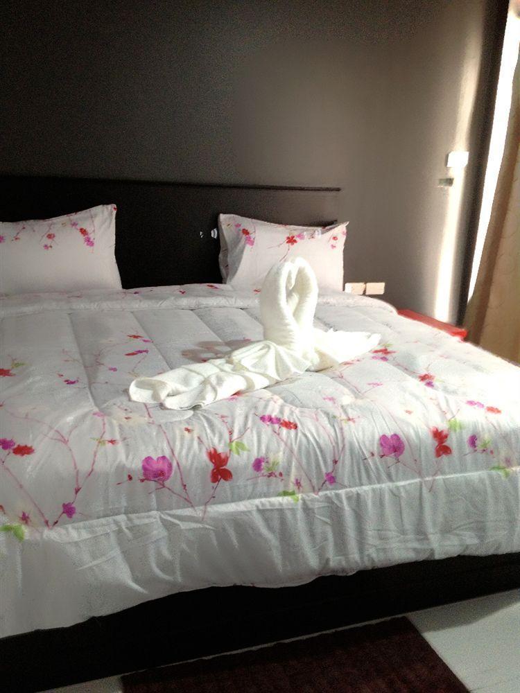 Benetti Lodge Patong Bagian luar foto