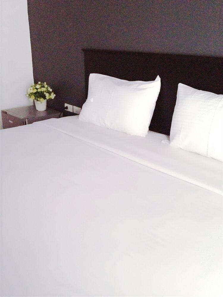 Benetti Lodge Patong Bagian luar foto