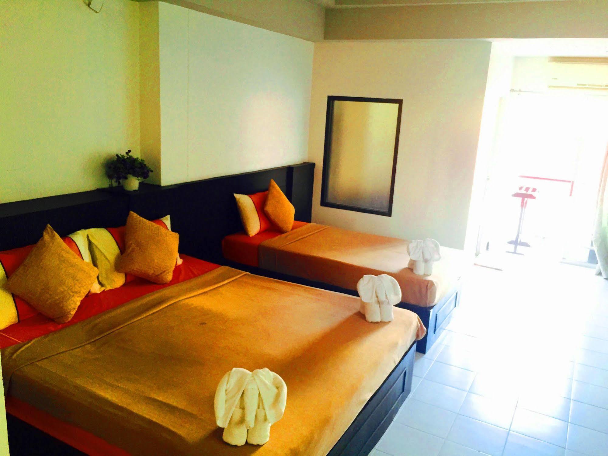 Benetti Lodge Patong Bagian luar foto