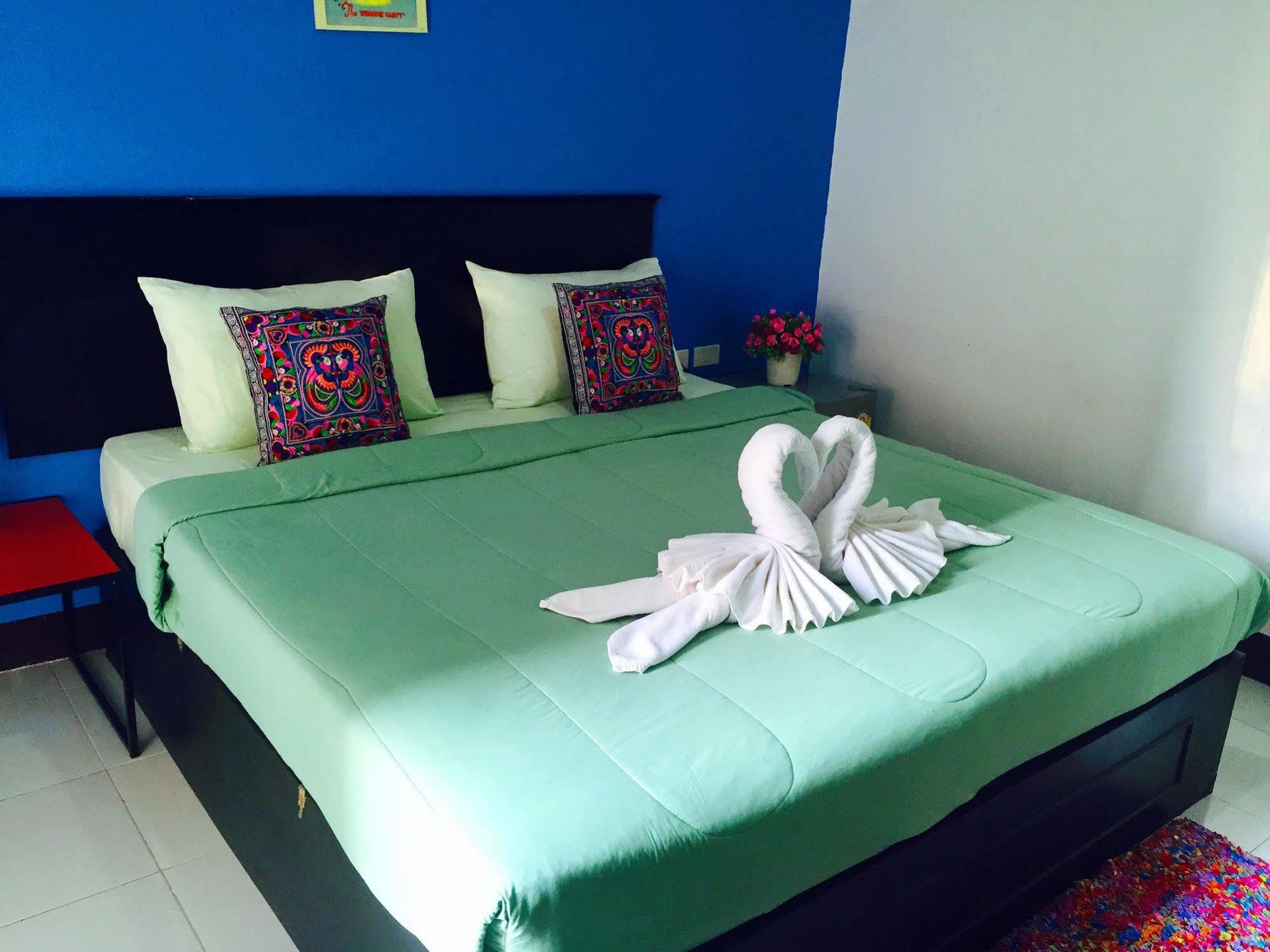 Benetti Lodge Patong Bagian luar foto