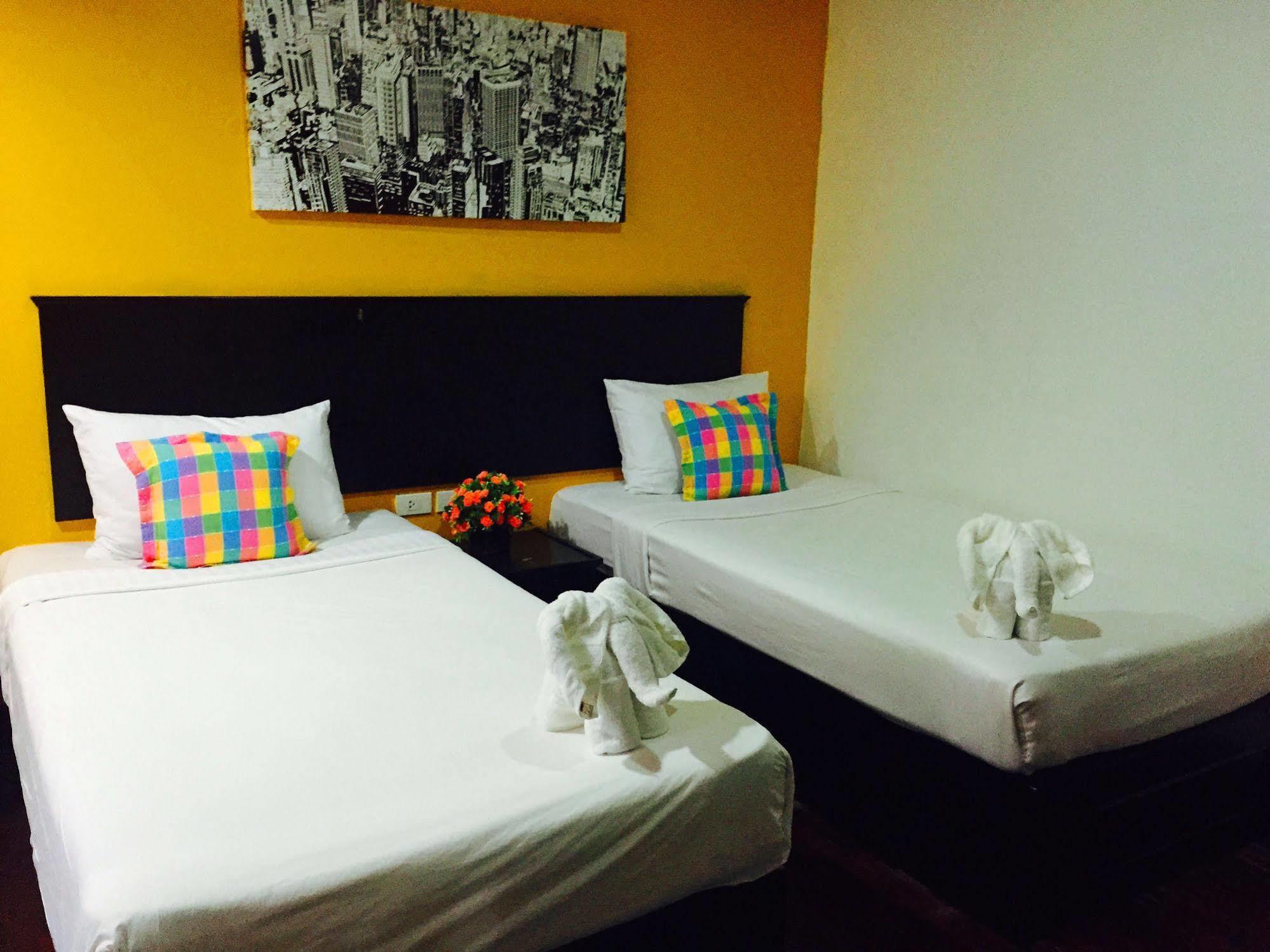 Benetti Lodge Patong Bagian luar foto