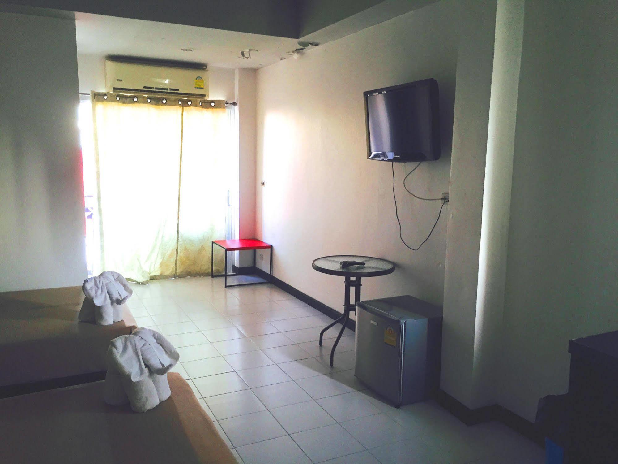 Benetti Lodge Patong Bagian luar foto