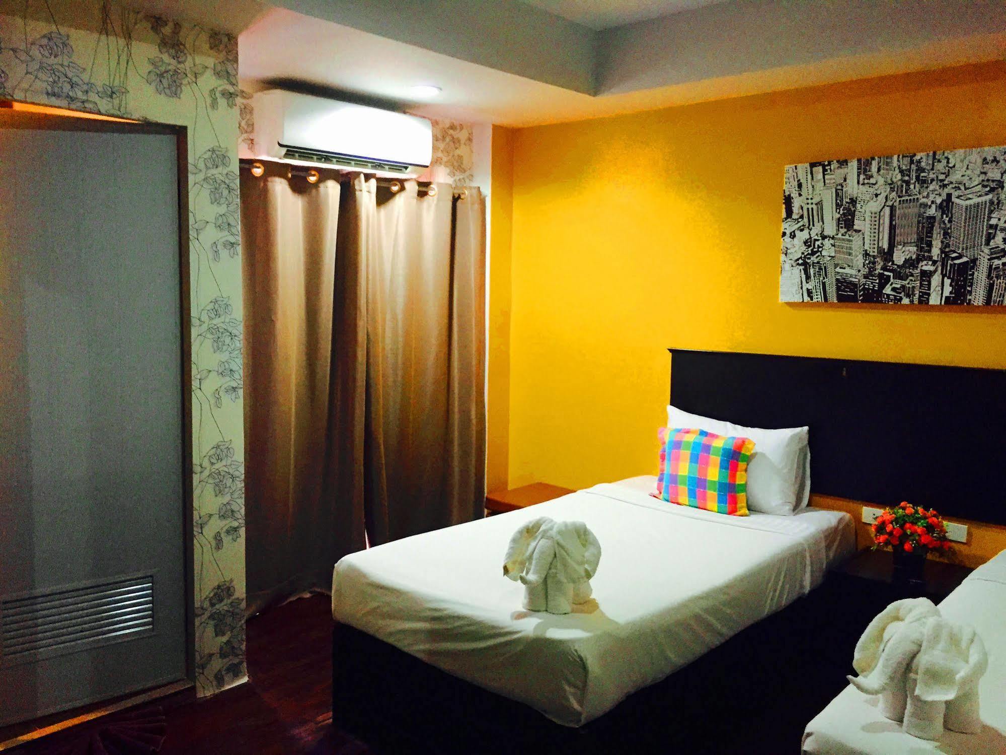 Benetti Lodge Patong Bagian luar foto