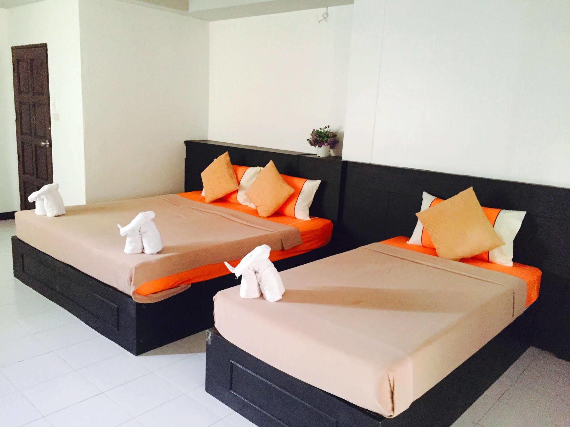 Benetti Lodge Patong Bagian luar foto