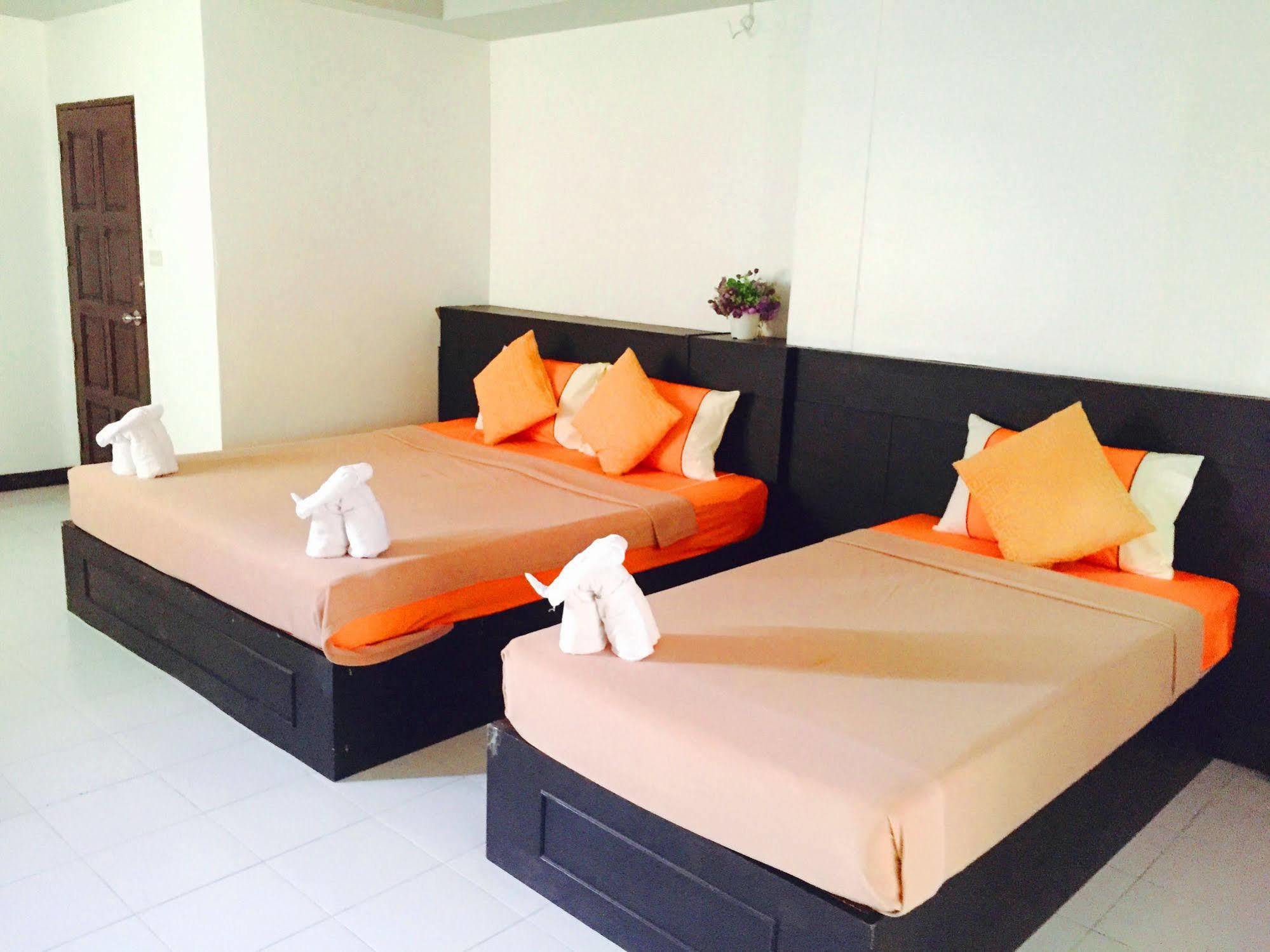 Benetti Lodge Patong Bagian luar foto